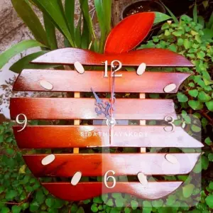 Woodne wall clock 